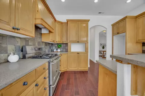 Kitchen - 565 Springcreek Pl, Manteca, CA 95337 photo 2 of 4