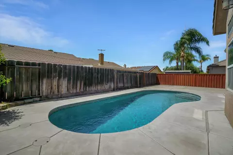 Exterior - 565 Springcreek Pl, Manteca, CA 95337 photo 6 of 9
