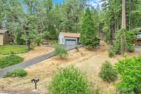 607 Dogwood Dr, Murphys, CA 95247 photo 2