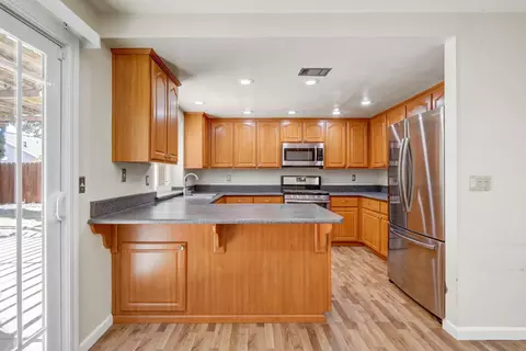6932 Springmont Dr, Elk Grove, CA 95758