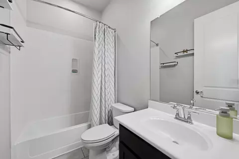 Bath - 2012 Van Ruiten Dr, Lodi, CA 95242 photo 1 of 5