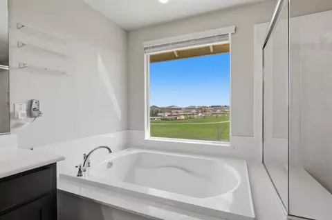 Bath - 2012 Van Ruiten Dr, Lodi, CA 95242 photo 3 of 5