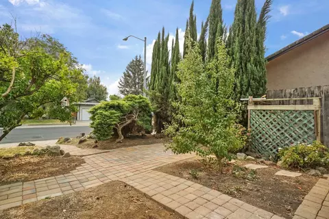 1005 Dover Dr, Lodi, CA 95242 photo 4