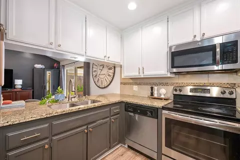 Kitchen - 5112 Kovanda Ave, Carmichael, CA 95608 photo 2 of 3