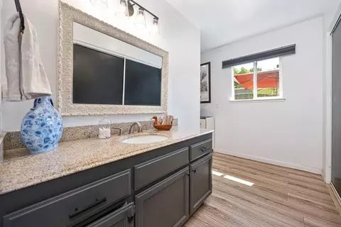 Bath - 5112 Kovanda Ave, Carmichael, CA 95608 photo 2 of 2