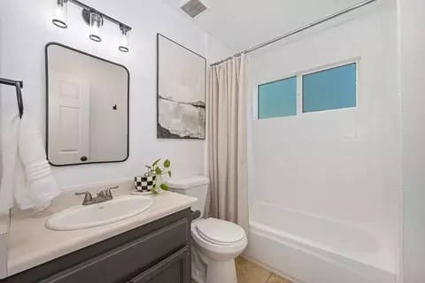 Bath - 5112 Kovanda Ave, Carmichael, CA 95608 photo 1 of 2
