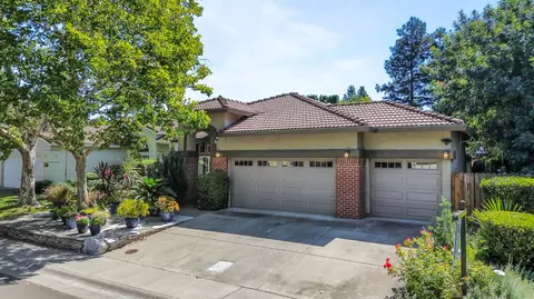908 Santiago St, Davis, CA 95618 photo 2
