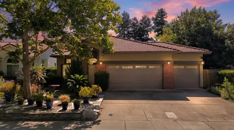 908 Santiago St, Davis, CA 95618 photo 1