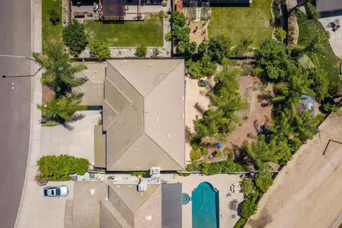 2208 Steinbeck Dr, Modesto, CA 95356 photo 2