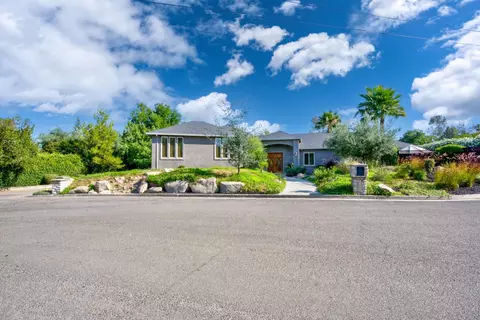 6190 Country Club Pl, Atwater, CA 95301