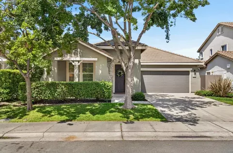 2742 Kalamer Way, Sacramento, CA 95835