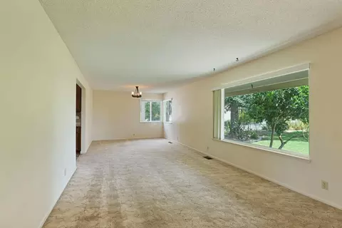 Living - 10675 E Peltier Rd, Acampo, CA 95220 photo 3 of 10