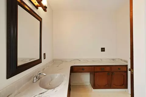 Bath - 10675 E Peltier Rd, Acampo, CA 95220 photo 2 of 6