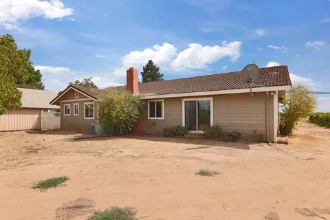 Exterior - 10675 E Peltier Rd, Acampo, CA 95220 photo 16 of 17
