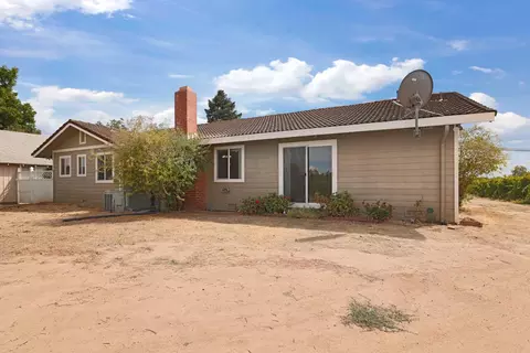 Exterior - 10675 E Peltier Rd, Acampo, CA 95220 photo 13 of 17