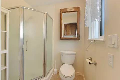 Bath - 10675 E Peltier Rd, Acampo, CA 95220 photo 1 of 6
