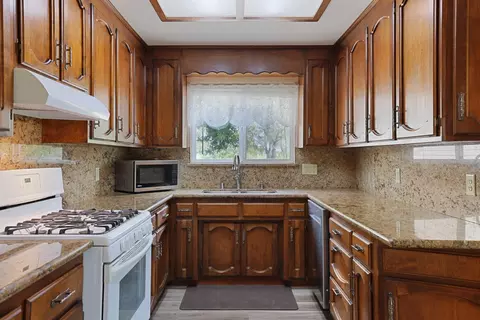 Kitchen - 10675 E Peltier Rd, Acampo, CA 95220 photo 1 of 6
