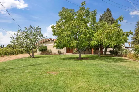 Exterior - 10675 E Peltier Rd, Acampo, CA 95220 photo 3 of 17
