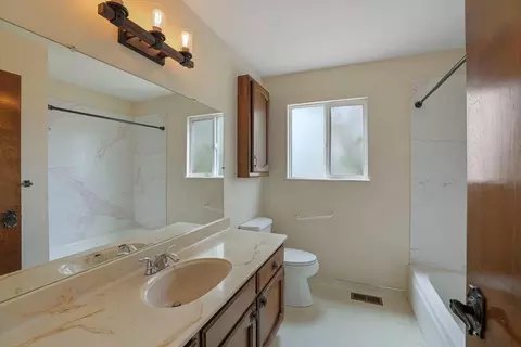 Bath - 10675 E Peltier Rd, Acampo, CA 95220 photo 6 of 6