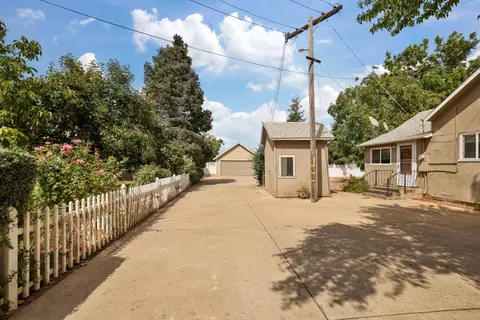Exterior - 10675 E Peltier Rd, Acampo, CA 95220 photo 5 of 17