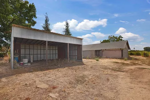 Exterior - 10675 E Peltier Rd, Acampo, CA 95220 photo 15 of 17