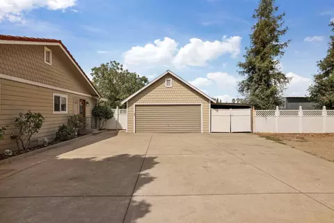 Exterior - 10675 E Peltier Rd, Acampo, CA 95220 photo 7 of 17