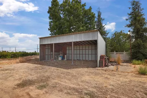 Exterior - 10675 E Peltier Rd, Acampo, CA 95220 photo 14 of 17