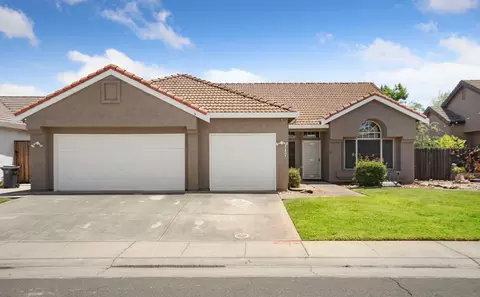 117 Sterling Oak Dr, Galt, CA 95632
