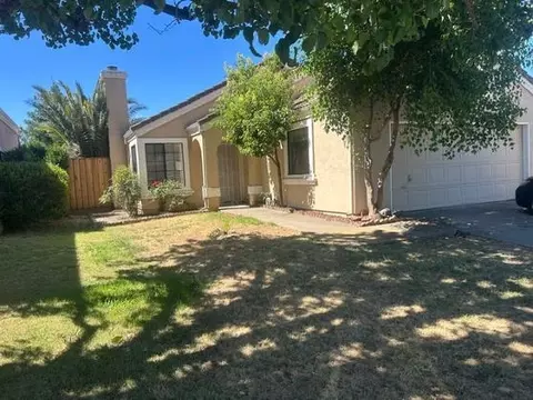 8758 Lemas Rd, Sacramento, CA 95828