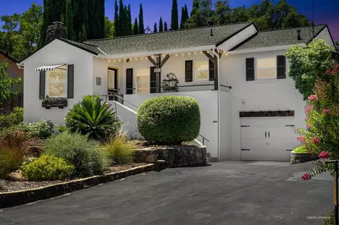 574 Peach Ln, Newcastle, CA 95658