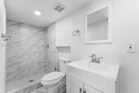 Bath - 2124 Scenic Dr, Modesto, CA 95355 photo 6 of 6