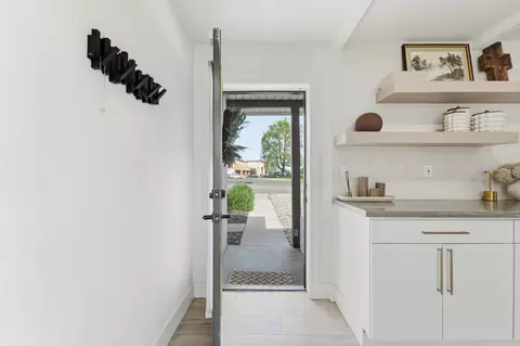 Entry Way - 2124 Scenic Dr, Modesto, CA 95355 photo 2 of 11