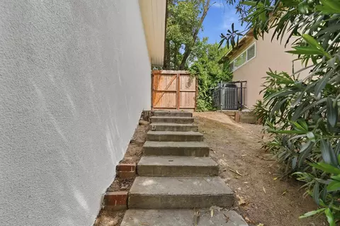 Exterior - 2124 Scenic Dr, Modesto, CA 95355 photo 11 of 26