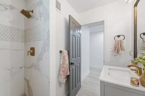 Bath - 2124 Scenic Dr, Modesto, CA 95355 photo 5 of 6