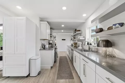 Kitchen - 2124 Scenic Dr, Modesto, CA 95355 photo 4 of 5