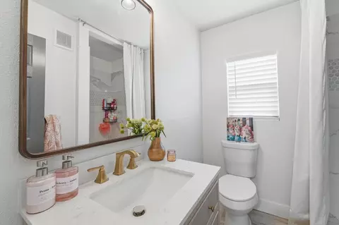 Bath - 2124 Scenic Dr, Modesto, CA 95355 photo 4 of 6