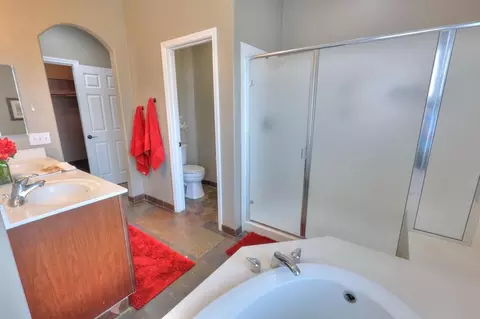 Bath - 6801 Varni Way, Hughson, CA 95326 photo 5 of 10