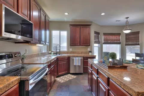 Kitchen - 6801 Varni Way, Hughson, CA 95326 photo 5 of 10