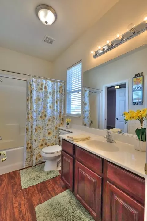 Bath - 6801 Varni Way, Hughson, CA 95326 photo 10 of 10