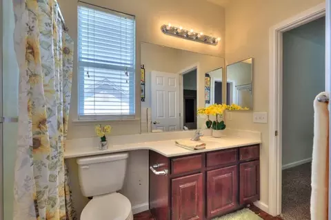 Bath - 6801 Varni Way, Hughson, CA 95326 photo 9 of 10