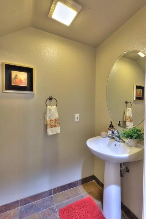 Bath - 6801 Varni Way, Hughson, CA 95326 photo 1 of 10