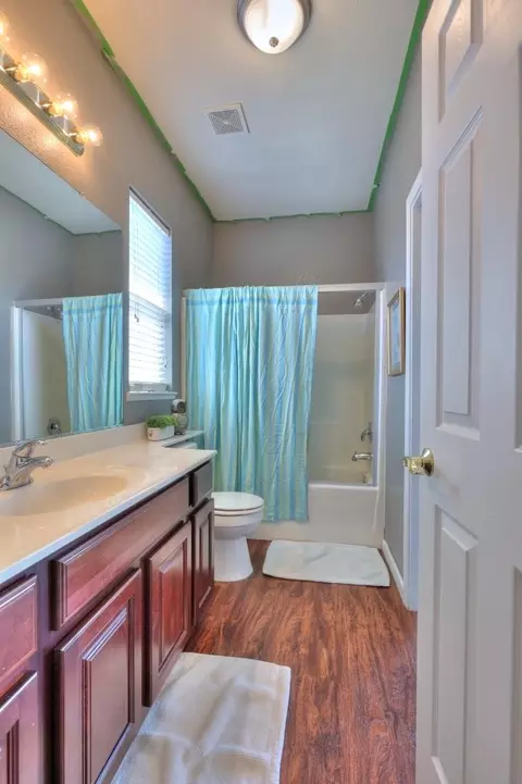 Bath - 6801 Varni Way, Hughson, CA 95326 photo 7 of 10