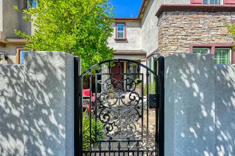 3041 Village Center Dr, Roseville, CA 95747