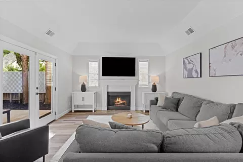 41 Heritage Wood Cir, Sacramento, CA 95831