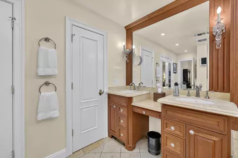 Bath - 1073 Harrington Way, Carmichael, CA 95608 photo 4 of 7