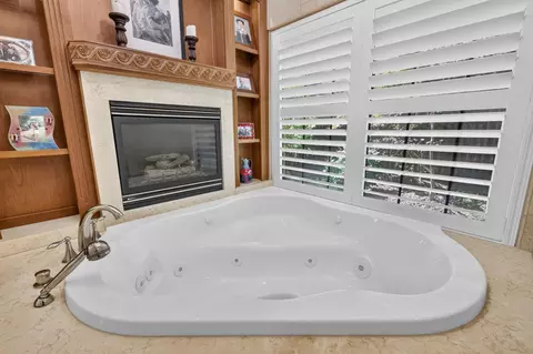 Bath - 1073 Harrington Way, Carmichael, CA 95608 photo 3 of 7