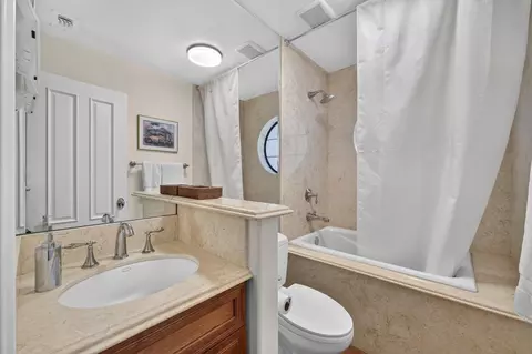 Bath - 1073 Harrington Way, Carmichael, CA 95608 photo 6 of 7