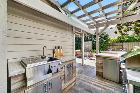 Kitchen - 1073 Harrington Way, Carmichael, CA 95608 photo 7 of 7