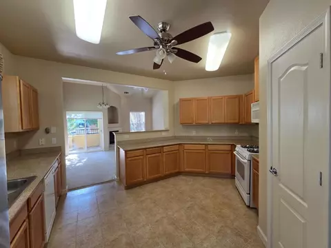 1275 Milano Dr #4, West Sacramento, CA 95691