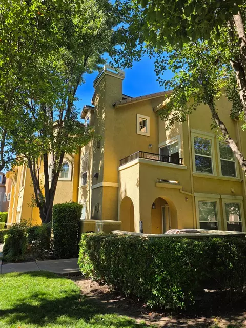1275 Milano Dr #4, West Sacramento, CA 95691